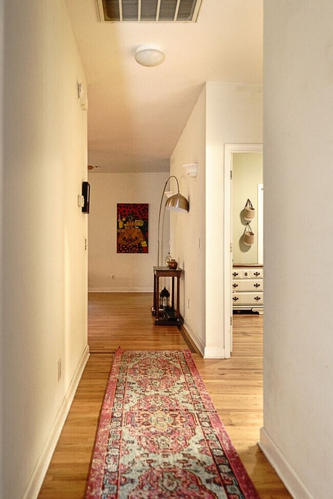 Building Photo - Amazing sunsets at this waterfront home