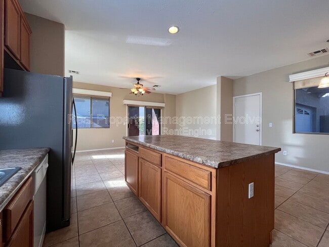 Building Photo - 14707 W Poinsettia Dr