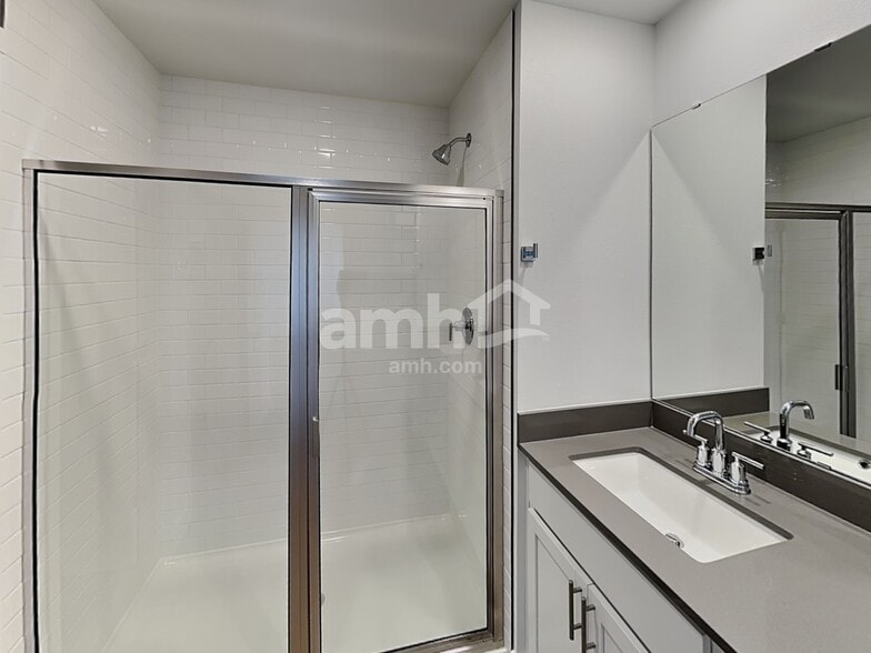 Building Photo - 4727 85th Dr NE