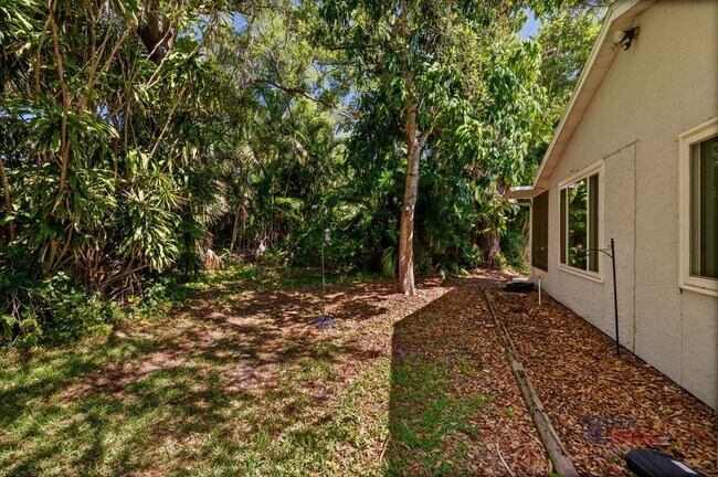 Building Photo - Charming 2BR/2BA Sarasota Retreat Near UTC - Annual Lease