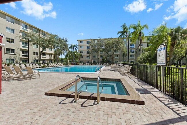 Building Photo - 2106 S Cypress Bend Dr
