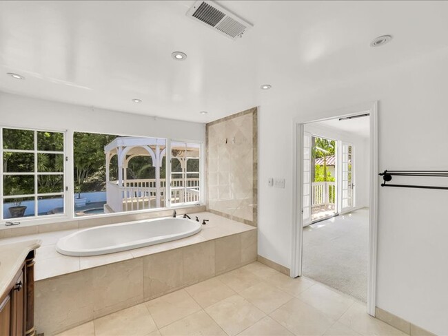 Building Photo - 9654 Wendover Dr