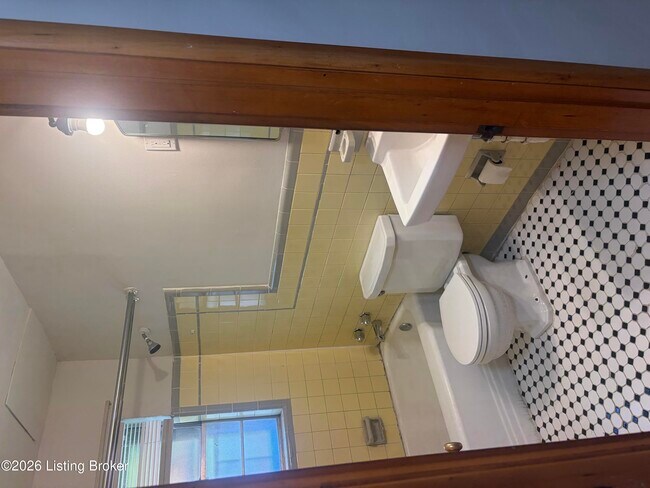 Building Photo - 218 W Florence Ave