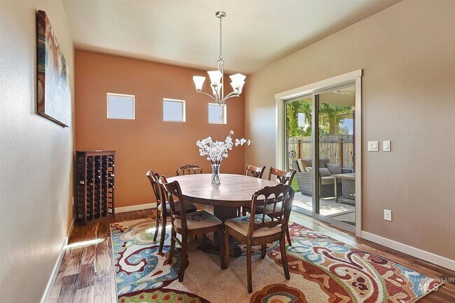Building Photo - Pet Friendly Home Near The Foothills!