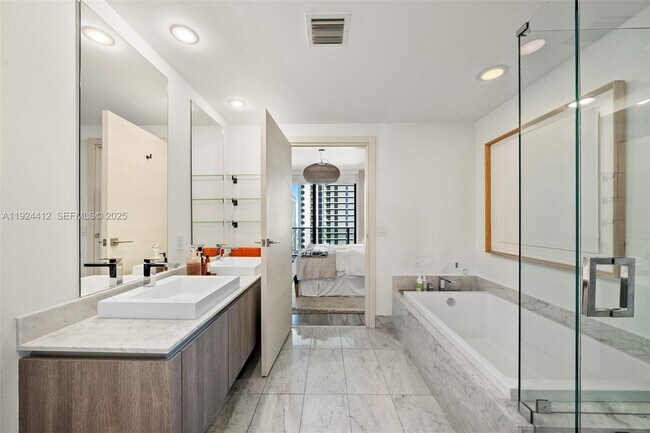 Building Photo - 801 S Miami Ave