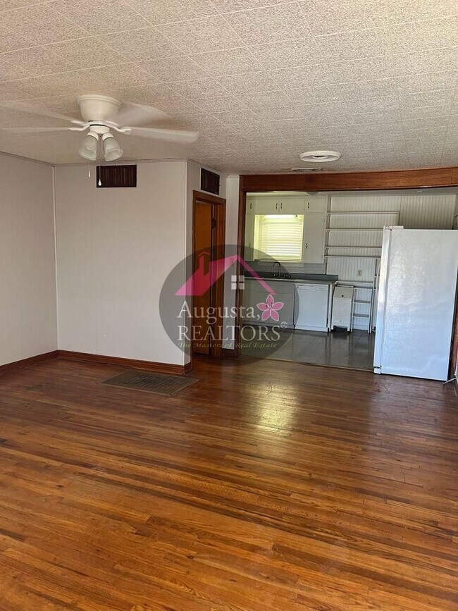 Building Photo - 1623 Woodruff Ln
