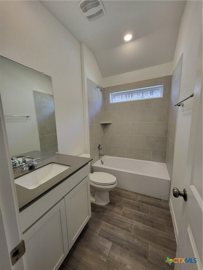 Building Photo - 1233 Fox Wing Wy