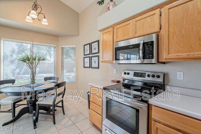 Building Photo - 213 W Caroline Ln