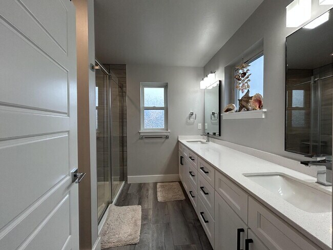 Building Photo - Beautiful Fully Furnished 3 Bed, 2.5 Bath Townhouse on Corner Lot