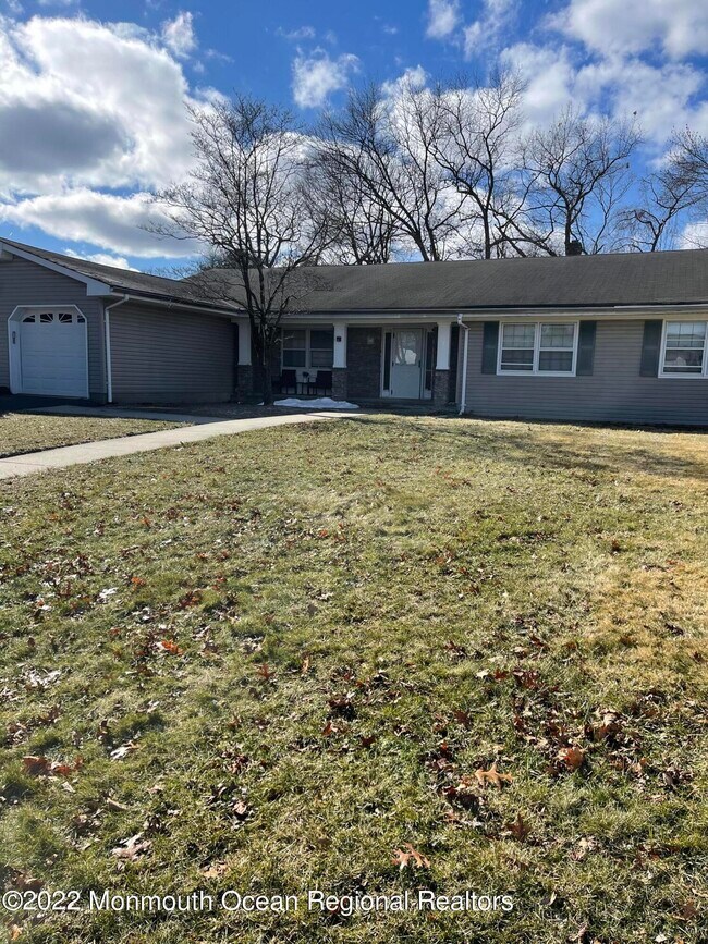 Building Photo - 3 Windsor Dr