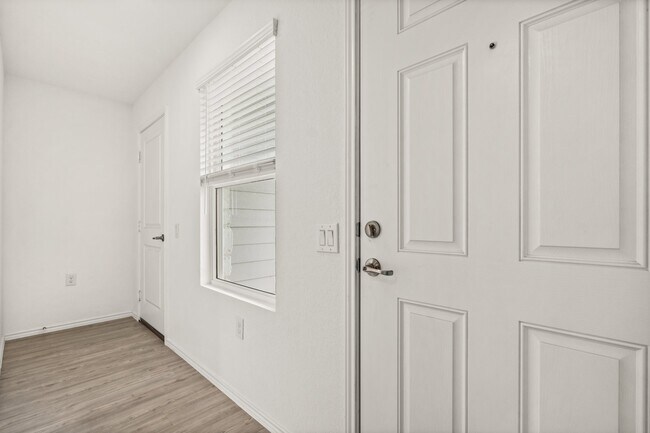 Building Photo - 10119 Ana Hts