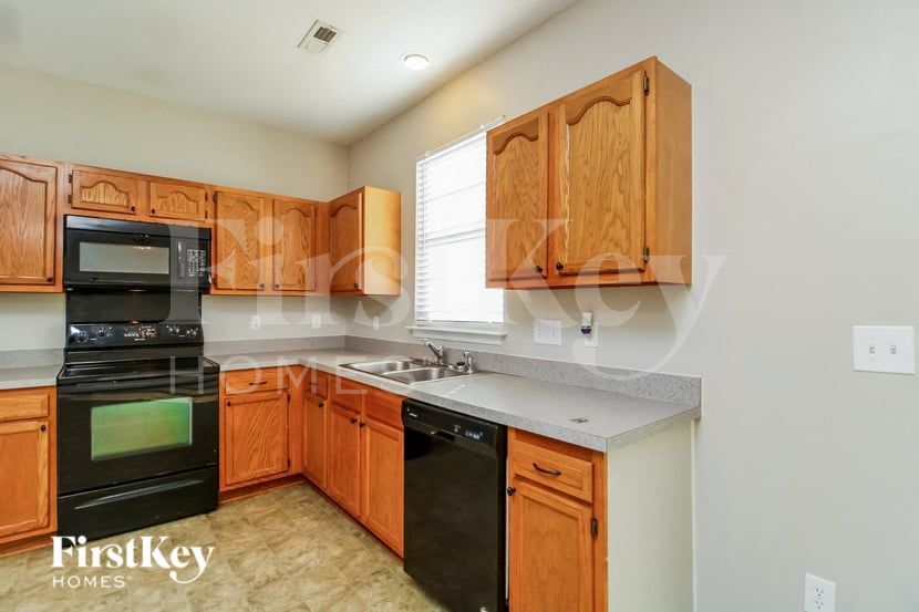 Building Photo - 225 Brycewood Dr