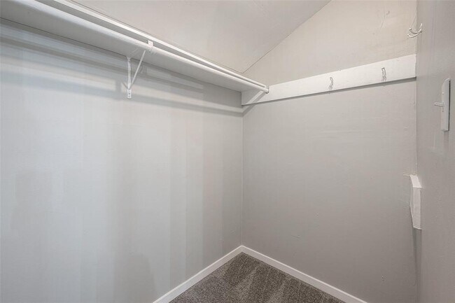 Building Photo - 6 N Waxberry Rd