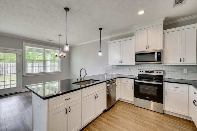 Building Photo - 445 Longmeadow Dr