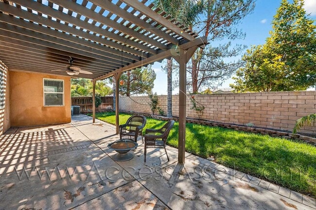 Building Photo - Charming 3 Bed/2 Bath Home In A Desirable ...