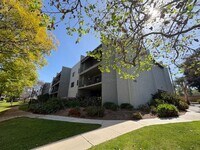 Building Photo - 246 E Fern Ave