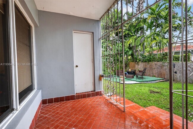 Building Photo - 135 South Dr