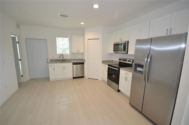 Building Photo - 3305 Bassie Ct
