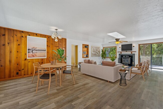 Building Photo - 475 Riverview Dr