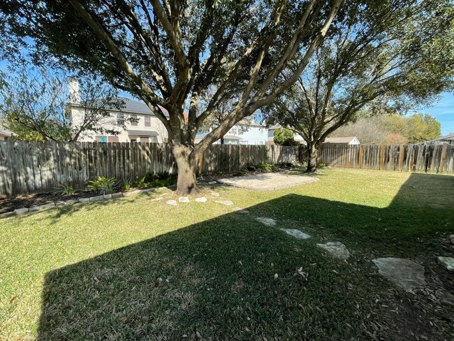 Building Photo - Beautiful single-story home in desirable Vista Oaks Subdivision