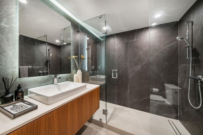 Building Photo - 10659 NE Quay Bridge Ct