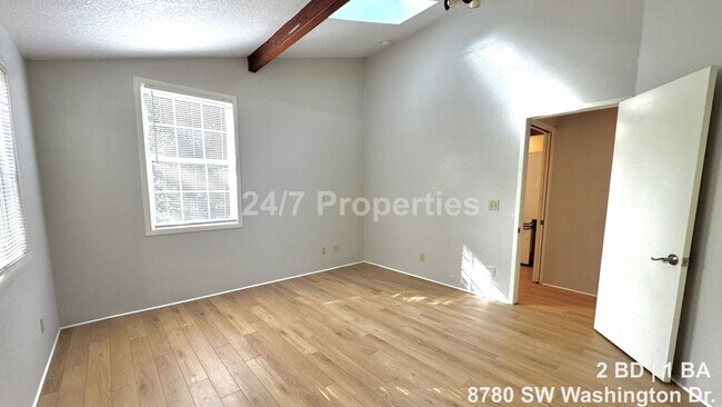 Building Photo - Bright 2 BD | 1 BA Home - A Hidden Gem in Garden Home!