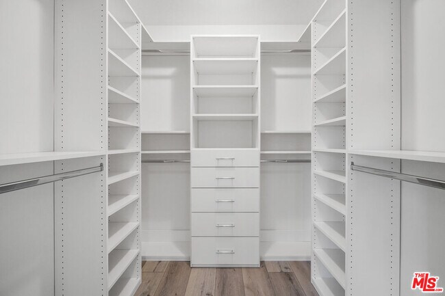 Building Photo - 16210 Bertella Dr