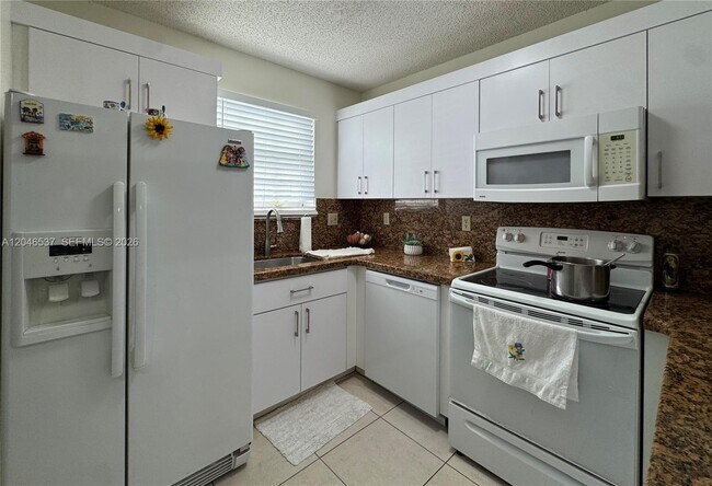 Building Photo - 2365 W 74th St