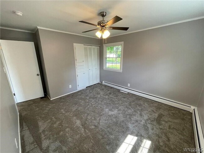 Building Photo - 425 East Ln