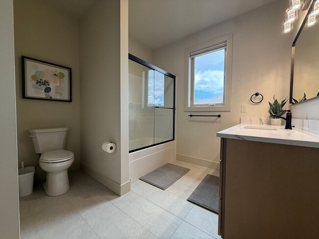 Building Photo - Now renting brand-new 3 bedroom, one study/Den, 2.5 bathroom House $3,650 unfurnished and $6,000 ...