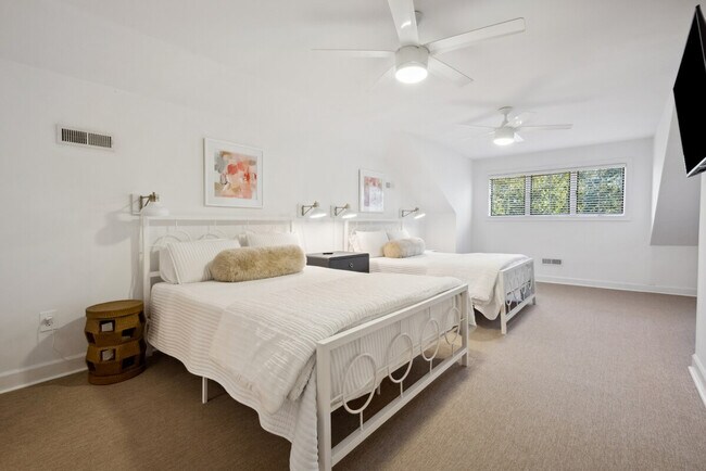 Building Photo - 723 Bonnyneck Dr