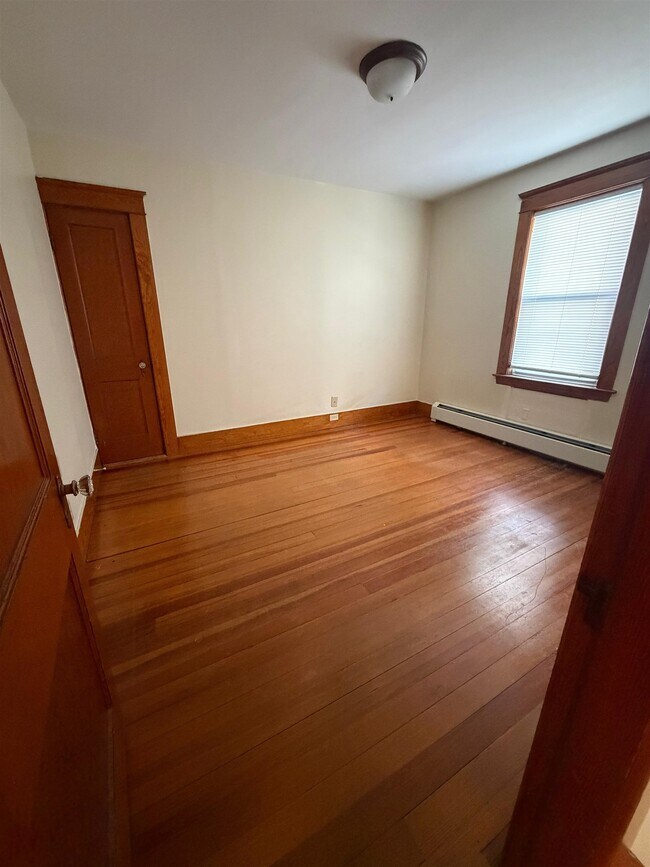 Building Photo - 84 Bowers St