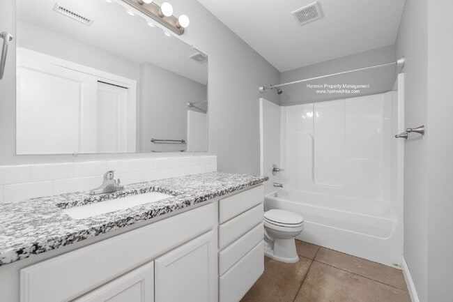 Building Photo - 5326 N Hillside St