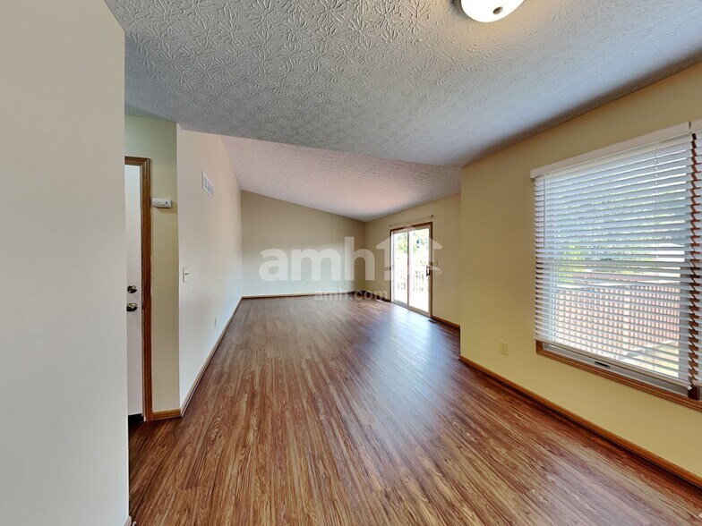 Building Photo - 344 Pataskala Ridge Dr SW