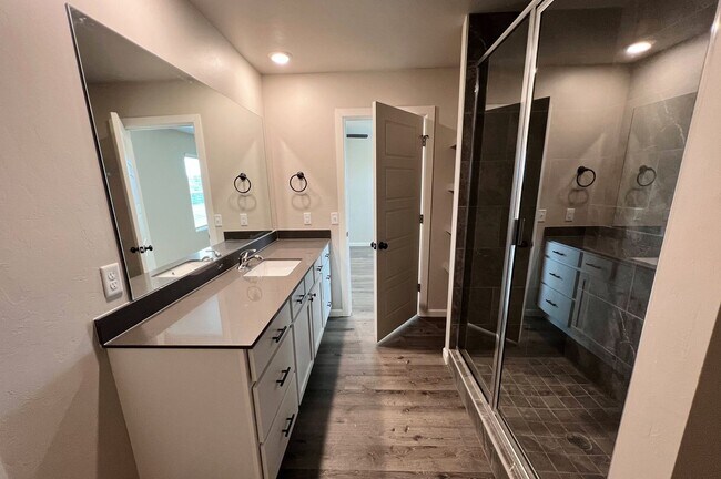 Building Photo - Townhome For Rent NW OKC!