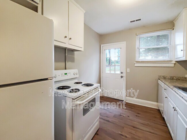Building Photo - 4 Brookforest Dr