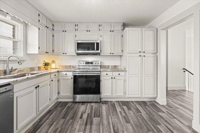 Building Photo - 9121 Potomac Dr