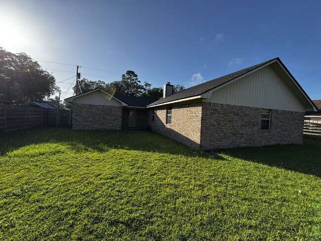 Building Photo - Home for Rent