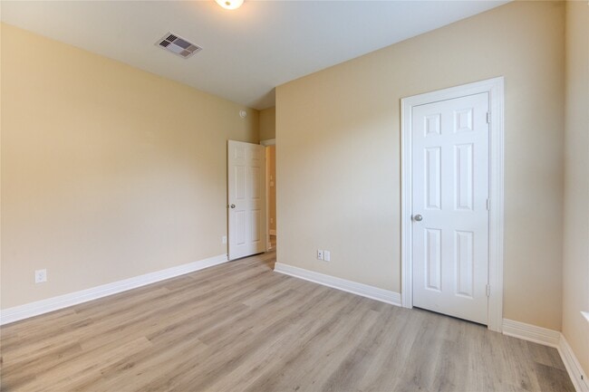 Building Photo - 5530 Mangrove Creek Ln