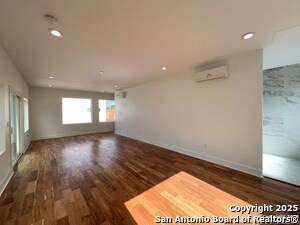 Building Photo - 2615 S Flores St