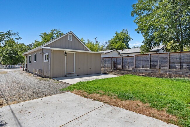 Building Photo - Gorgeous Upgraded home in Roseville