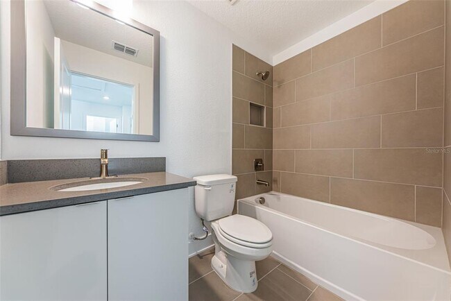 Building Photo - 1701 25th Ave N