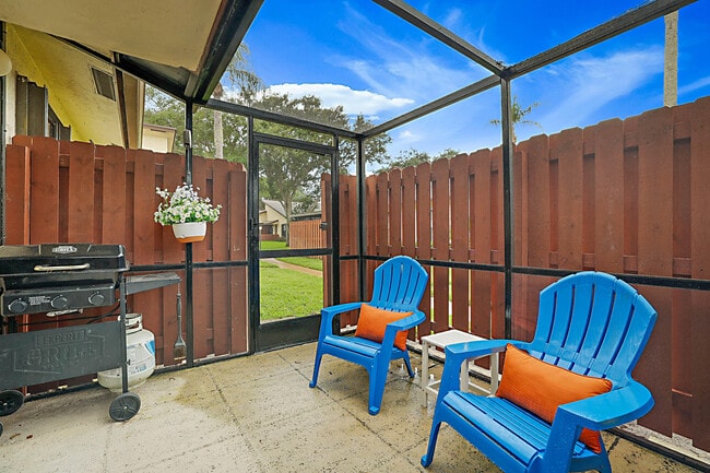 Building Photo - 8071 SE Villa Cir