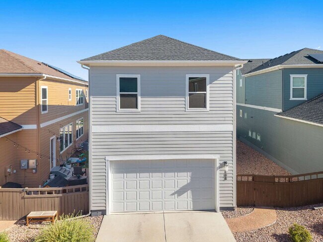 Building Photo - Modern 4 Bedroom, 2 Bathroom Westside Home with Balcony Views of Garden of the Gods!