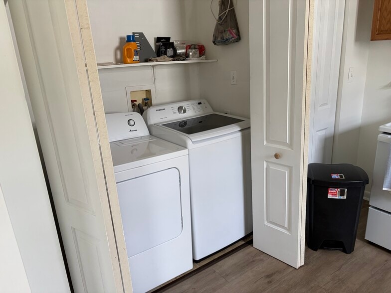 Washer Dryer - 3319 Campbell Avenue
