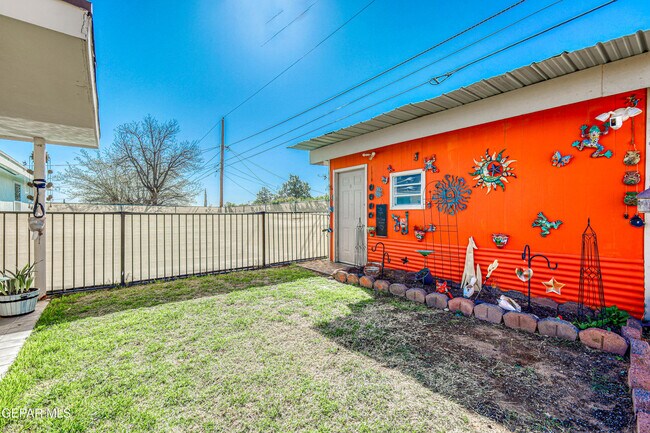 Building Photo - 4640 Ambassador Dr