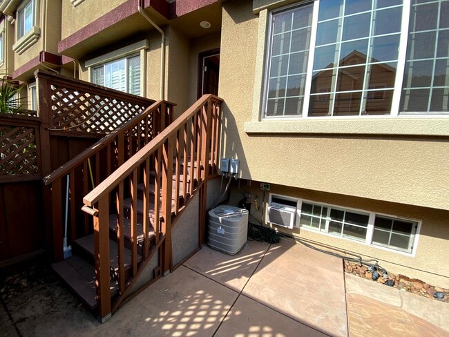 Building Photo - 624 Antioch Terrace