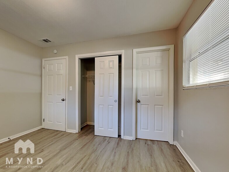 Building Photo - 1033 Busac Ave