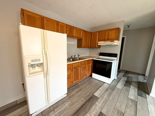 Building Photo - 307 N Maple St