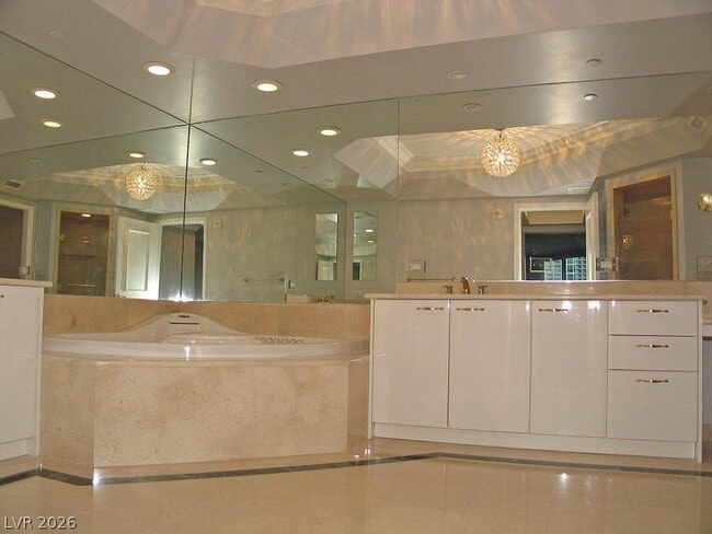 Building Photo - 2747 Paradise Rd